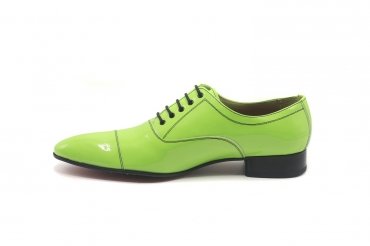 Chaussure modèle Pistache, en cuir verni menthe pistache. 