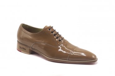 Modèle de chaussure Tofe, fabriqué en Charol Toffe