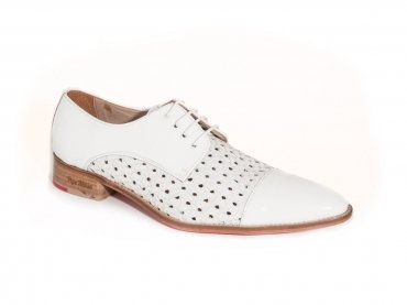 Modèle de chaussures Lucas, en verni blanc et multicible