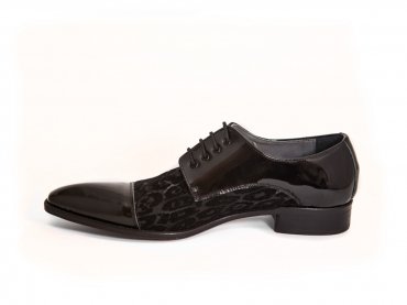 Chaussure modèle Elegance, en mousseline nº2 et cuir verni noir.