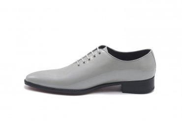 Modèle de chaussure Gis, fabriqué en Charol Gris Ceniza