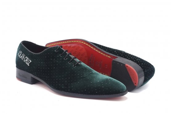 Leen model shoe, manufactured in Terciopelo Verde