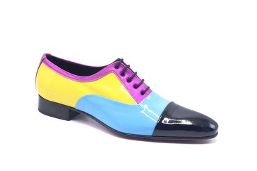 Modèle de chaussure Reville, fabriqué en Charol Amarillo Fucsia y Celeste