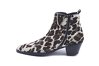 Zapato modelo Irbis, fabricación en Leopardo Blanco-Marron con bordado Elvis