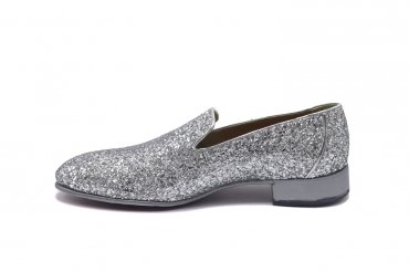 Modèle de chaussure Silver lining, fabriquée en Glitter Plata Piso & Vivos Plata