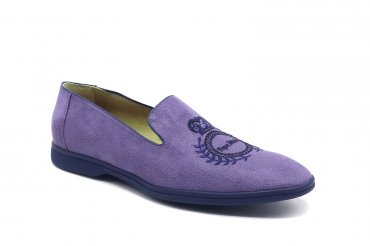 Modèle de chaussure Beauregarde, fabriqué en Martele Puntos Lila Forro Verde Bordado Corona Milan