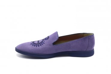 Modèle de chaussure Beauregarde, fabriqué en Martele Puntos Lila Forro Verde Bordado Corona Milan