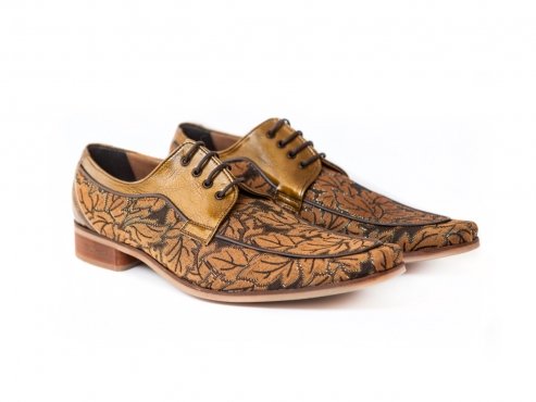 Modèle de chaussure Fall, fabriqué en cuir verni et saule fantaisie