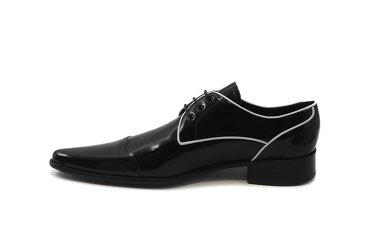Modèle de chaussure Sky fabriqué en Charol Negro Vivos Blancos