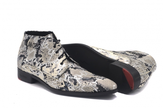 Molk model shoe, manufactured in Molokai Blanco