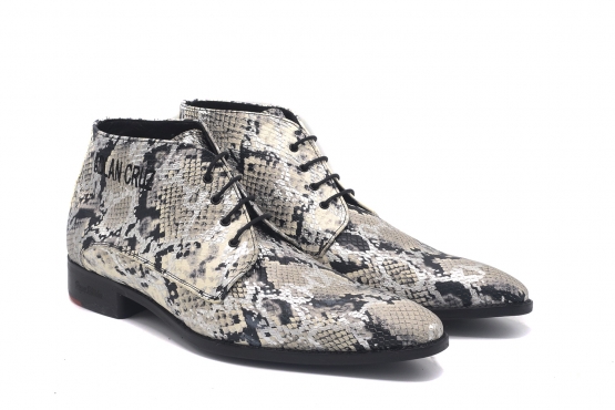 Molk model shoe, manufactured in Molokai Blanco