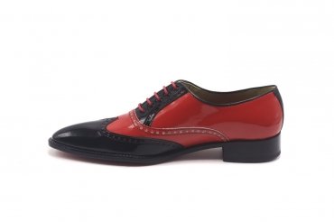 Modèle de chaussure Guinda, fabriqué en Charol Metal Cereza Charol Negro