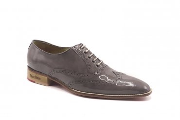 Modèle de chaussure Gema, fabriqué en Charol Zafiro Topo