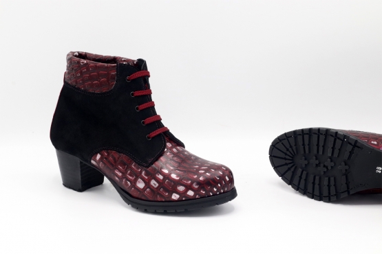 Ankel Boot model Picture, manufactured in Onr-Coco Smug Nº3 Afelpado Negro.