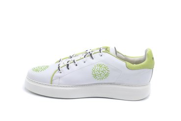 Sua shoe-model, manufactured in Napa Blanca Napa Verde Logo Verde personalizado