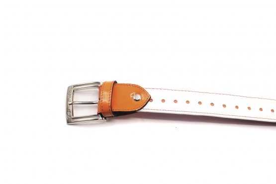 Cinturón modelo Coral Fabricado en charol blanco y mandarino