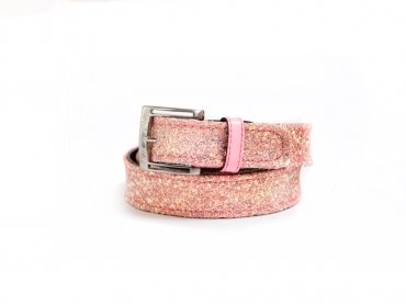 Pinky model belt, made of pink glitter.