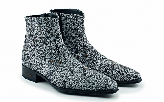 Botín de caballero, modelo Paris , fabricado en glitter blanco y negro.