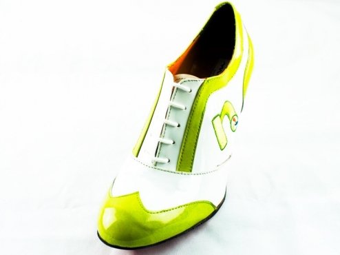 Sportify model shoe made of pistachio patent leather.