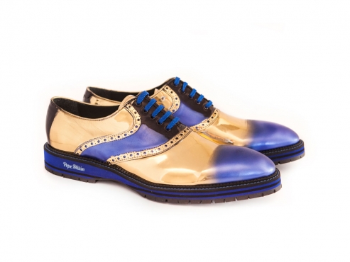 Modèle de sneaker de cirque, fait de fantaisie peint à la main.