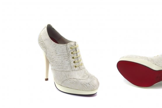 Modèle de chaussures fasionable, en imprimé zèbre de lin.