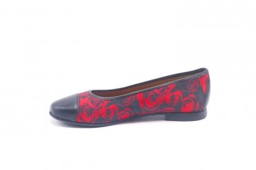 Zapato bailarina modelo Rosado fabricado en Rosas Rojas Napa Negra