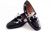 Zapato modelo Dupón, fabricación en charol negro y vaca negra-blanca