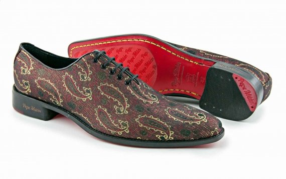 Modèle de chaussures distingué, en emirates grenat fantaisie.