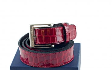 Cinturón modelo Sevilla, fabricado en Boston Zafiro Hounston rojo. 