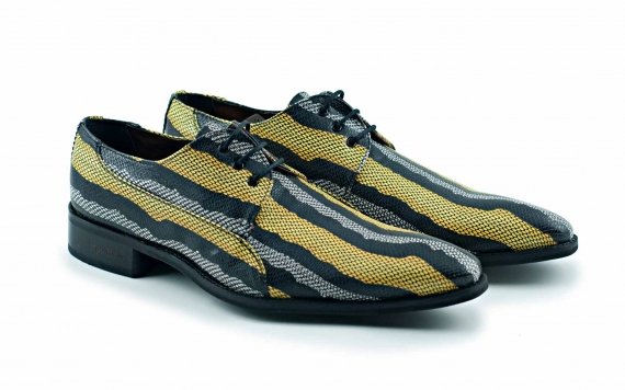 Modèle de chaussures, Pío fabriqué en serpent jaune.
