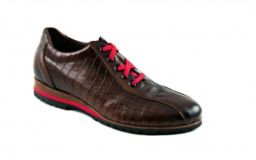 Sneaker modelo Smartwalker  fabricado en cuero coco y napa marrón. 