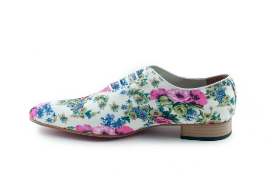 Zapato modelo Abril , fabricado en textil fantasía 522