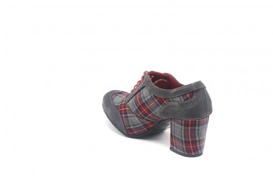 Zapato modelo Delft, fabricado en Escoces Rojo Afelpado Gris