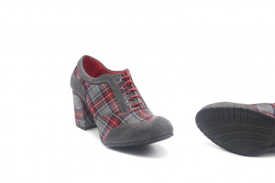 Zapato modelo Delft, fabricado en Escoces Rojo Afelpado Gris