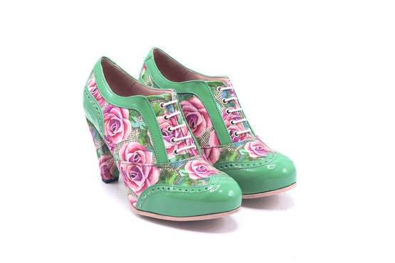 Alma Shoe model, manufactured in Fantasia Casandra Charol Verde Hierba