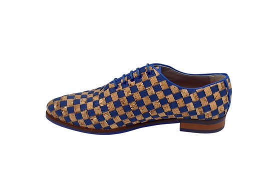 Shoe model Nigel, manufactured in Corcho Canasta Azul