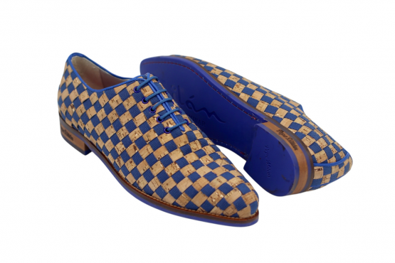 Shoe model Nigel, manufactured in Corcho Canasta Azul