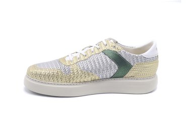 Sneaker modelo Hero, fabricado en Trenza Oro Trenza Plata Napa Blanca Rizas Verde