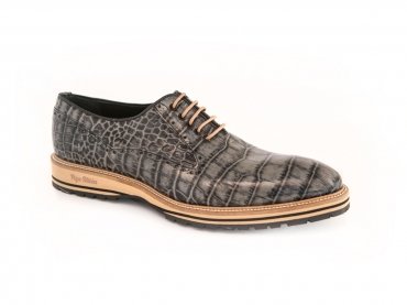 Paddington model shoe, manufactured in arby P, color patent gray.