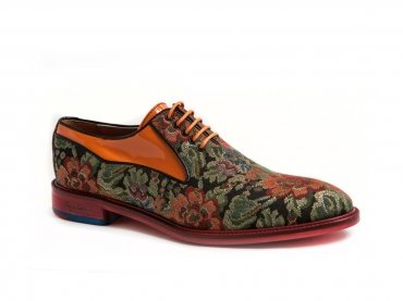 Modèle de chaussure Segoriano, fabriquée en fantaisie bedel et cuir verni mandarine.