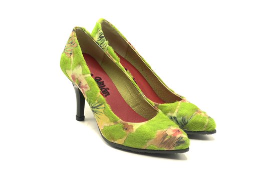Shoe model Nio, manufactured in Potro 133 Turin Verde
