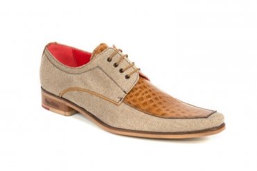 Caramelo model shoe, made in toasted pichu and leather coconut.