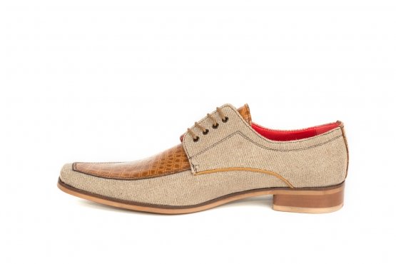 Modèle de chaussure Caramelo, fabriquée en pichu grillé et noix de coco de cuir.