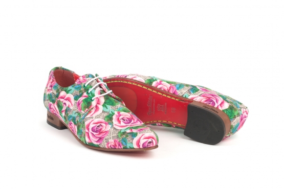 Zapato modelo Florisa, fabricado en M-30 rosa. 