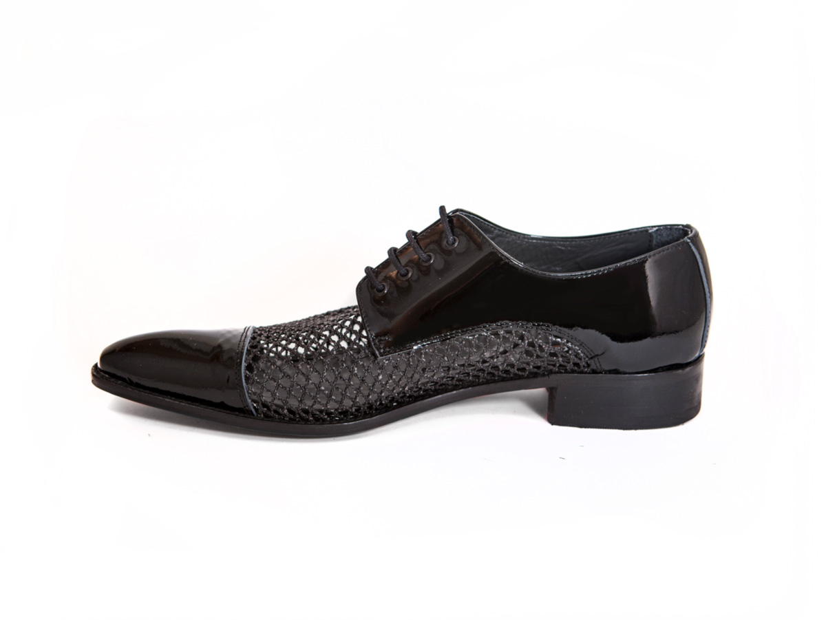 Made in black patent leather and black grid.