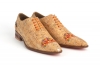 Zapato modelo Jade, fabricado en CORCHO LASCAS PLATA BORDADO PAVO REAL