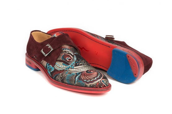 Jambi model shoe, made in jacquard 521 nº6 and plush wine.