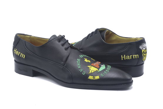 Zapato modelo Harm, fabricación en Napa Negra con bordado KNOR