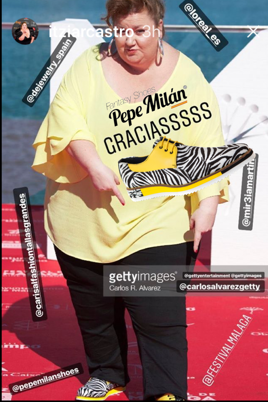 L'actrice Itziar Castro porte notre zèbre napa et un modèle de sneaker en cuir verni jaune.