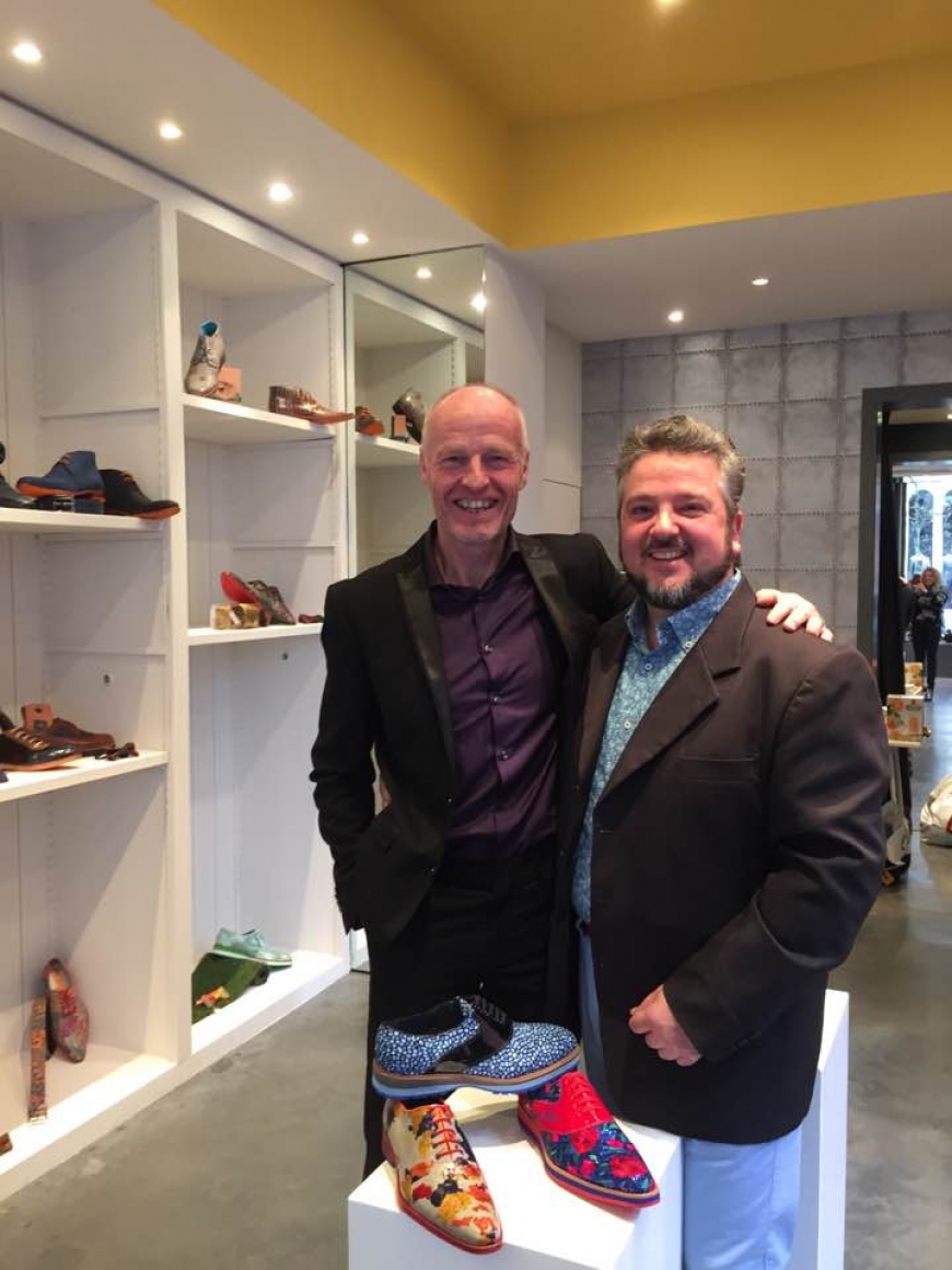 Pepe Milan avec son revendeur Chris Vos inaugurant un nouveau magasin à Anvers.